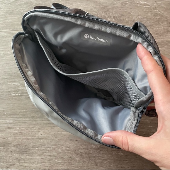 NWT Lululemon All Day Essentials Belt Bag 2.5L in Silver Drop/Asphalt Grey - Picture 9 of 13